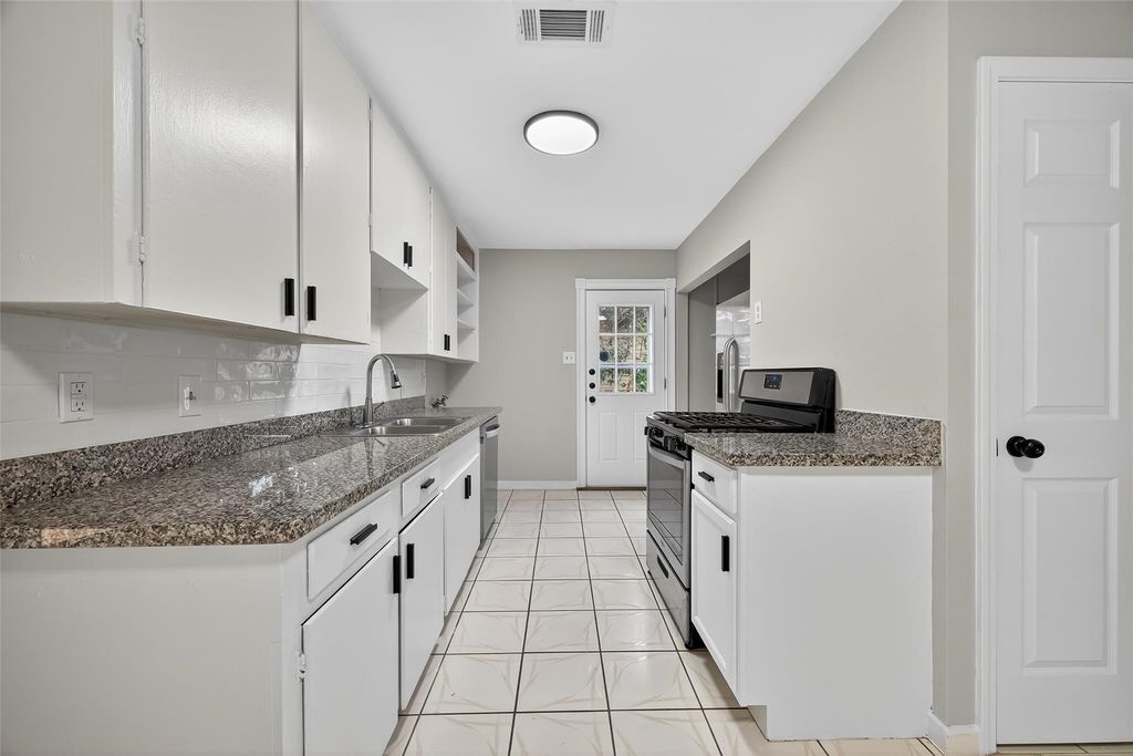 6741 Feldspar Street, Houston, TX 77092