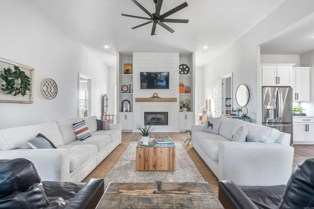 121 Oneida Way, Maumelle, AR 72113