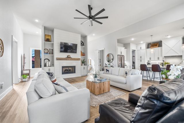 121 Oneida Way, Maumelle, AR 72113