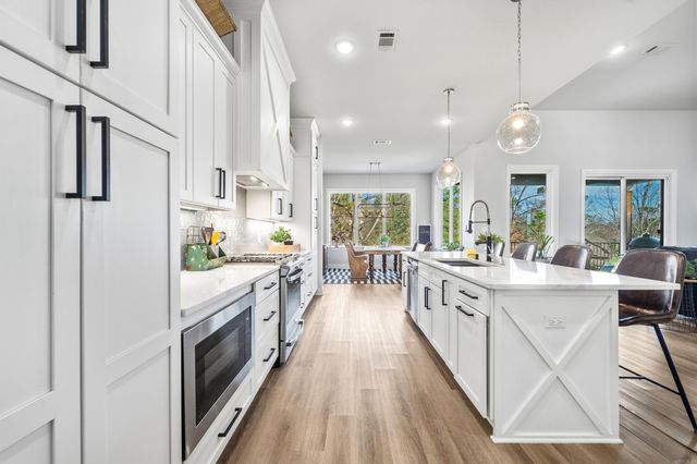 121 Oneida Way, Maumelle, AR 72113