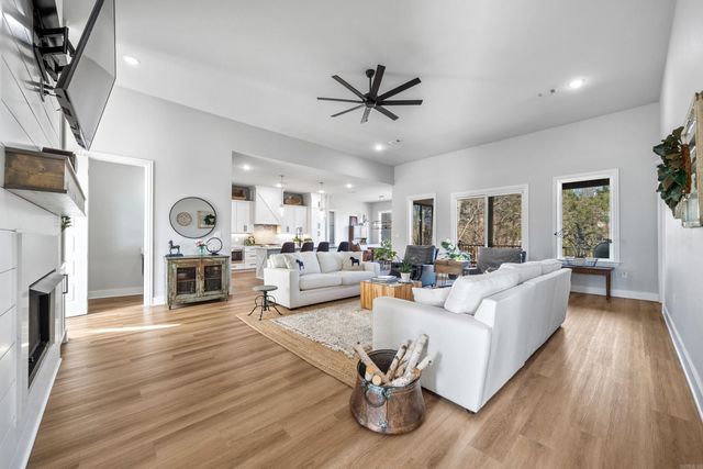 121 Oneida Way, Maumelle, AR 72113