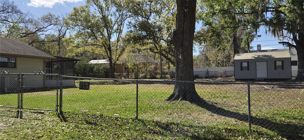 Image 16 of property listing at 2720 EASTBROOK DRIVE, Lakeland, FL 33811