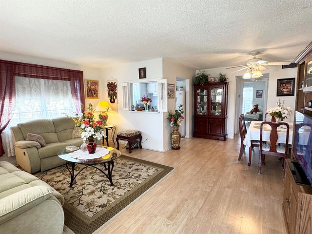 148 Bedford F, West Palm Beach, FL 33417