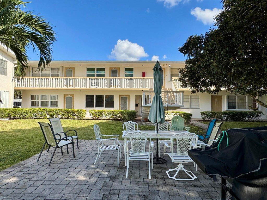 148 Bedford F, West Palm Beach, FL 33417