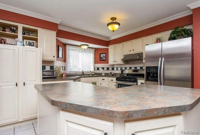 48428 Estera Drive, Utica, MI 48315