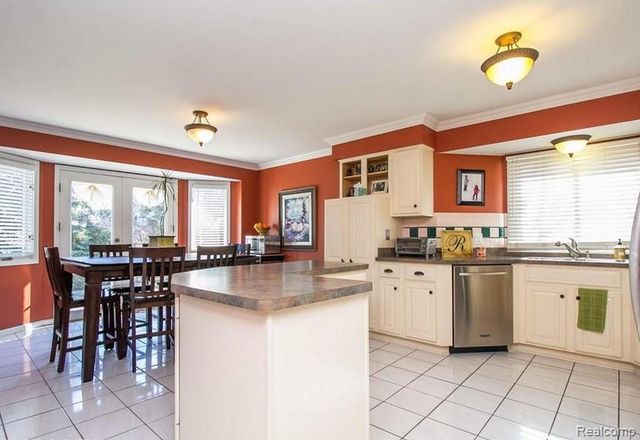 48428 Estera Drive, Utica, MI 48315