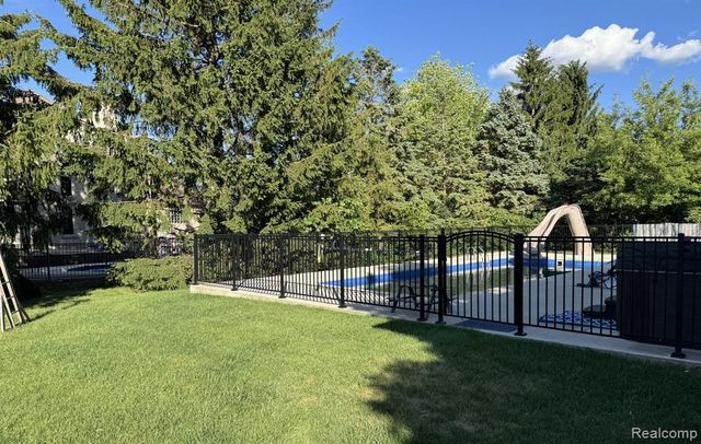 48428 Estera Drive, Utica, MI 48315