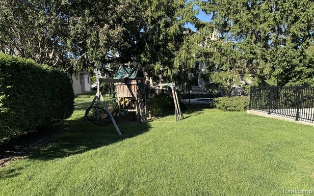 48428 Estera Drive, Utica, MI 48315