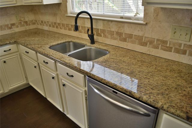 2914 Silent Drive, Sugar Land, TX 77498