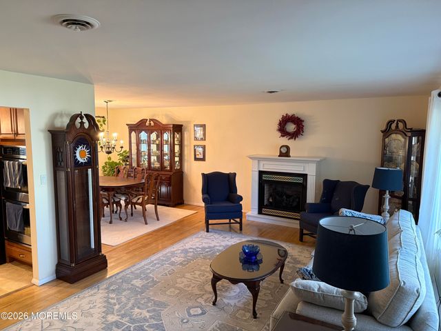 4 Cambridge Court, Toms River, NJ 08753