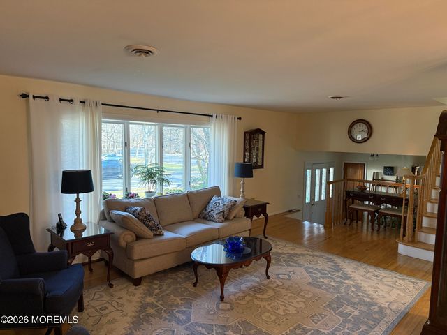 4 Cambridge Court, Toms River, NJ 08753
