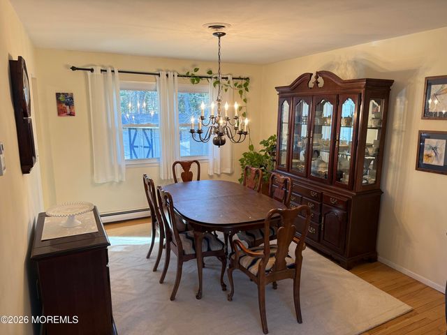 4 Cambridge Court, Toms River, NJ 08753