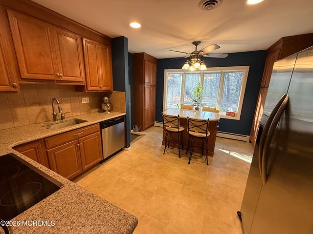 4 Cambridge Court, Toms River, NJ 08753