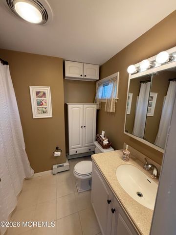 4 Cambridge Court, Toms River, NJ 08753