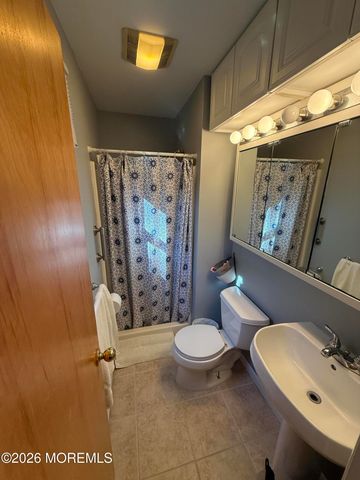 4 Cambridge Court, Toms River, NJ 08753