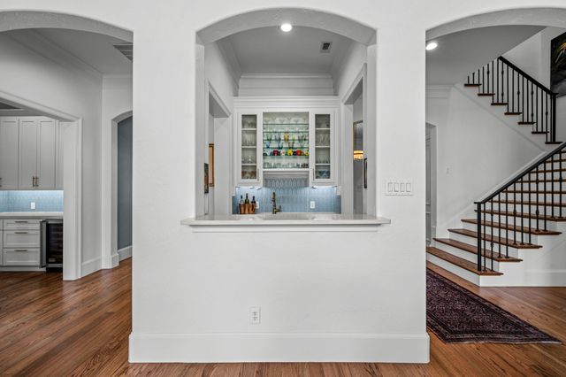 6130 Lavendale Avenue, Dallas, TX 75230