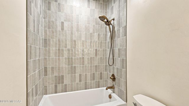 3725 E Wetstones Road, Vail, AZ 85641