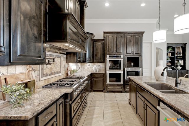 407 Creekside Drive, Salado, TX 76571