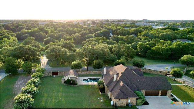 407 Creekside Drive, Salado, TX 76571
