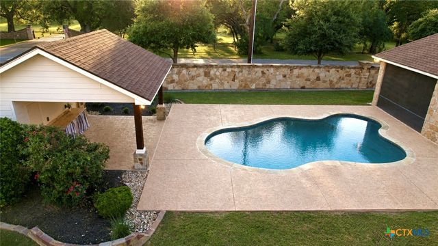 407 Creekside Drive, Salado, TX 76571