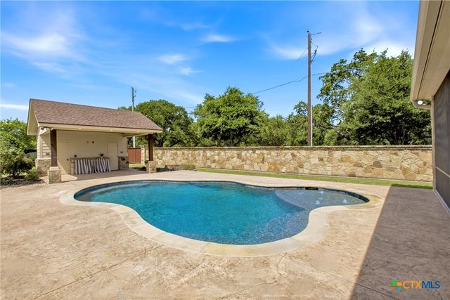 407 Creekside Drive, Salado, TX 76571