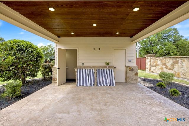 407 Creekside Drive, Salado, TX 76571