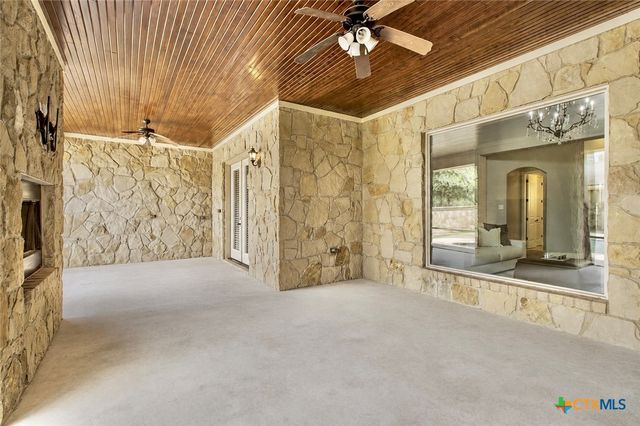 407 Creekside Drive, Salado, TX 76571