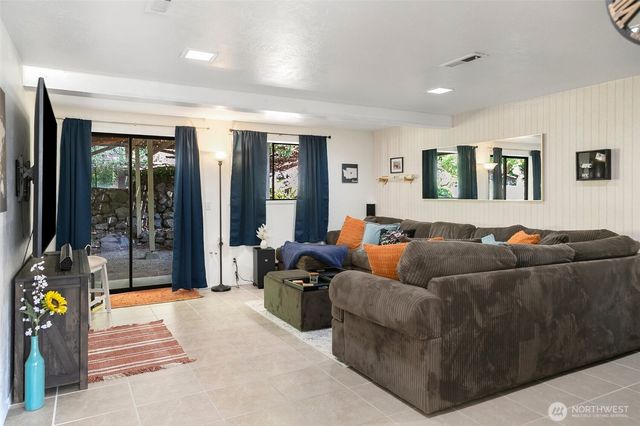 7880 NE Forest Ridge Lane, Bremerton, WA 98311