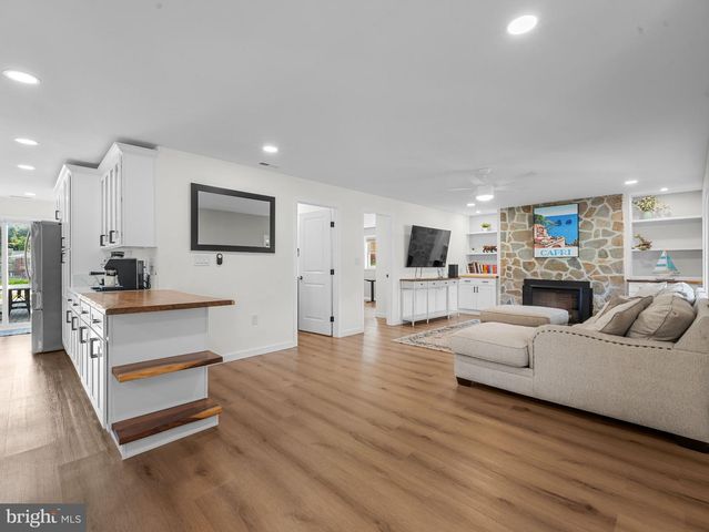 7845 JUNE DR, Pasadena, MD 21122