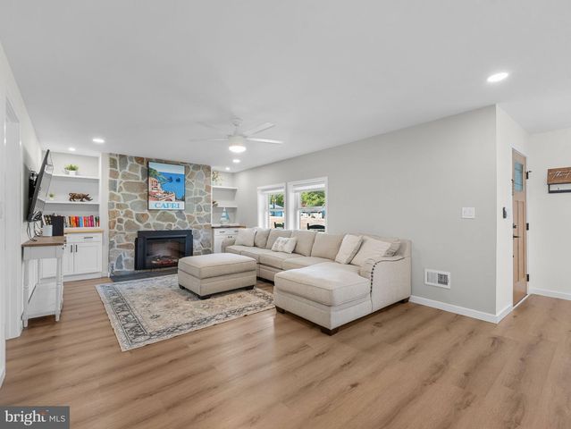 7845 JUNE DR, Pasadena, MD 21122