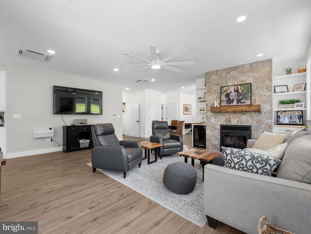 7845 JUNE DR, Pasadena, MD 21122