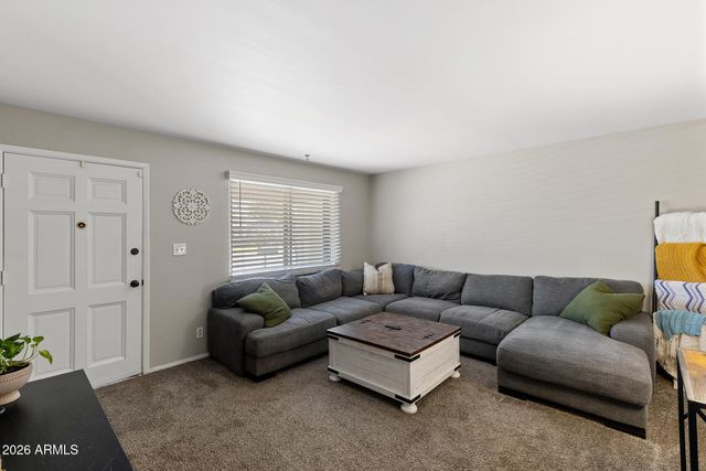 3710 W CARON Street, Phoenix, AZ 85051