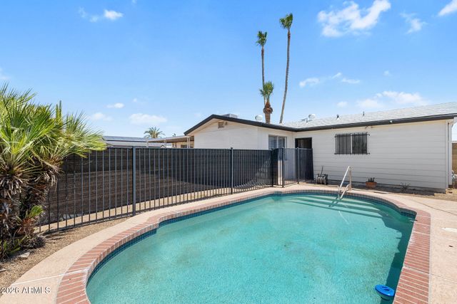 3710 W CARON Street, Phoenix, AZ 85051