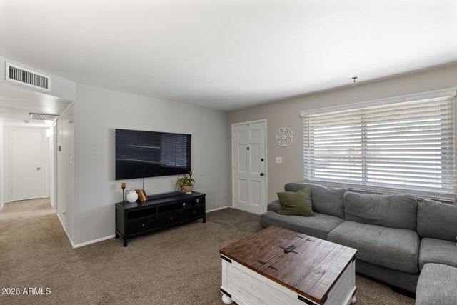 3710 W CARON Street, Phoenix, AZ 85051