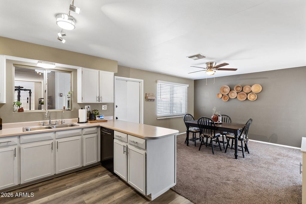 Image 11 of property listing at 3710 W CARON Street, Phoenix, AZ 85051