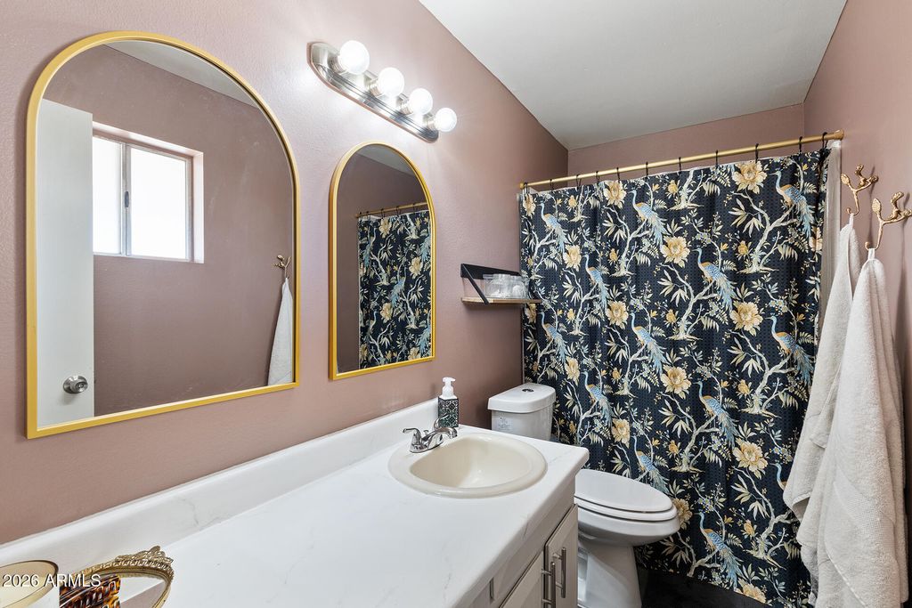 Image 19 of property listing at 3710 W CARON Street, Phoenix, AZ 85051