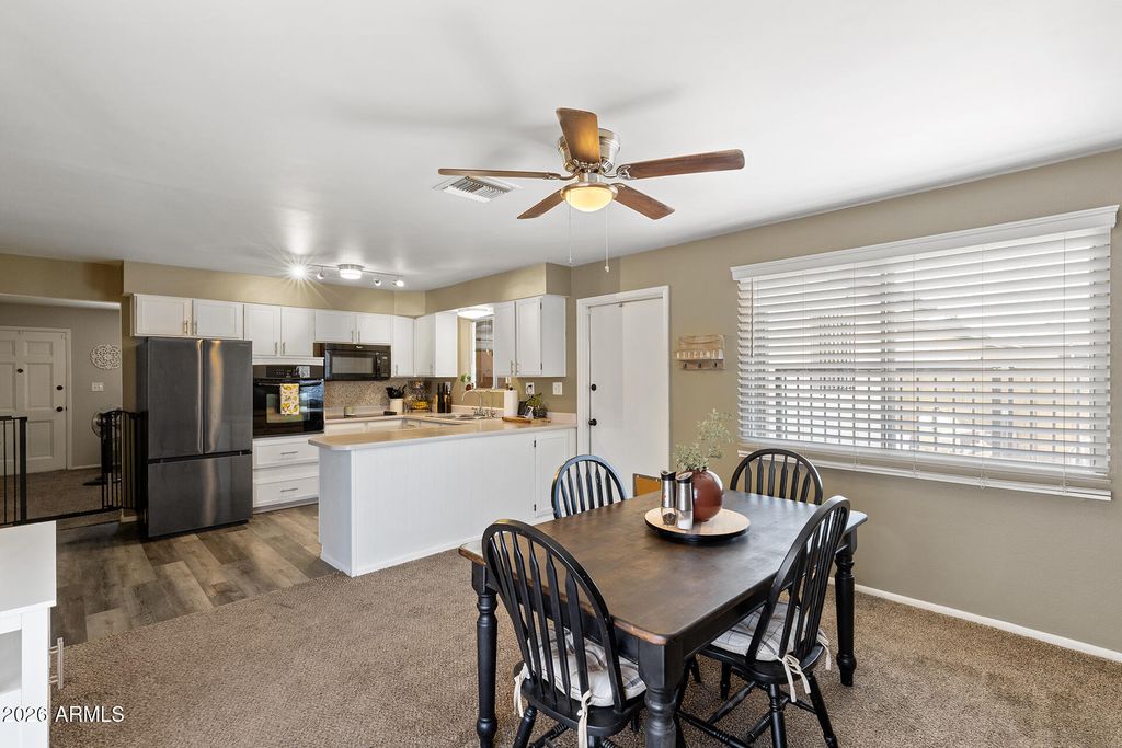 Image 5 of property listing at 3710 W CARON Street, Phoenix, AZ 85051