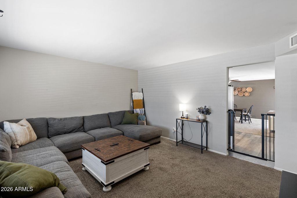 Image 9 of property listing at 3710 W CARON Street, Phoenix, AZ 85051