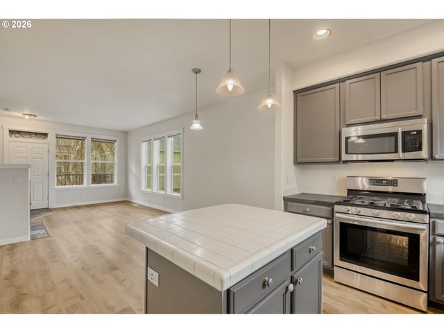 2753 Se NICKLAUS Ct, Hillsboro, OR 97123