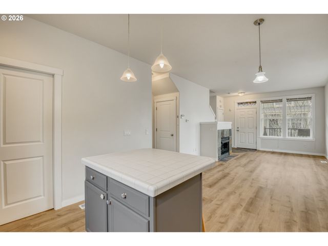 2753 Se NICKLAUS Ct, Hillsboro, OR 97123