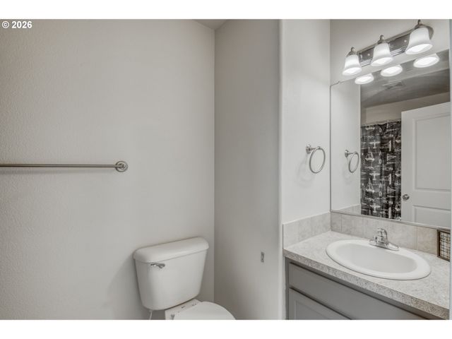 2753 Se NICKLAUS Ct, Hillsboro, OR 97123