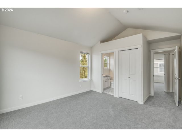 2753 Se NICKLAUS Ct, Hillsboro, OR 97123