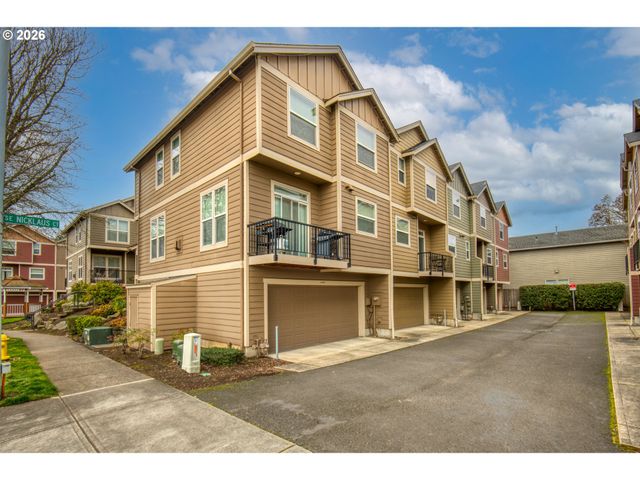 2753 Se NICKLAUS Ct, Hillsboro, OR 97123