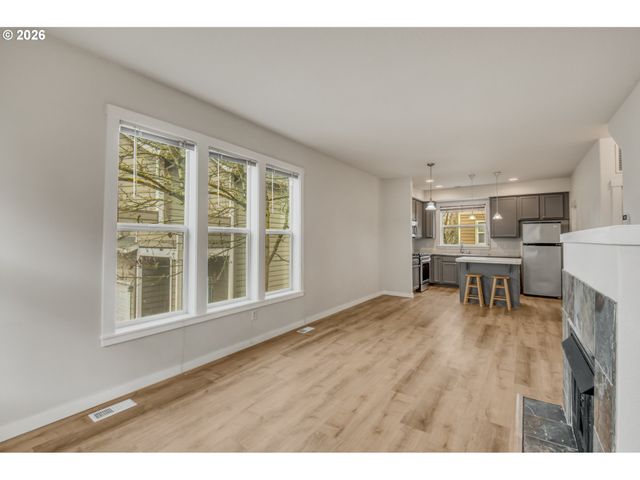 2753 Se NICKLAUS Ct, Hillsboro, OR 97123