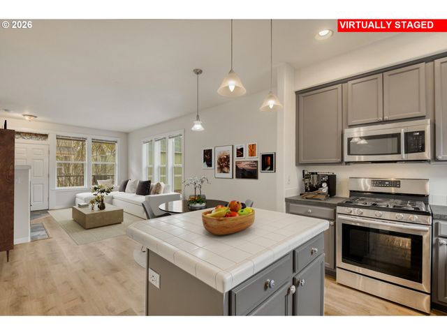 2753 Se NICKLAUS Ct, Hillsboro, OR 97123