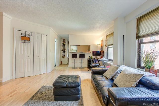 161 Pearsall Drive 3F, Mount Vernon, NY 10552