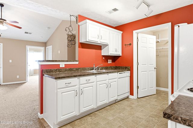 10200 Deer Vista Dr, Louisville, KY 40291