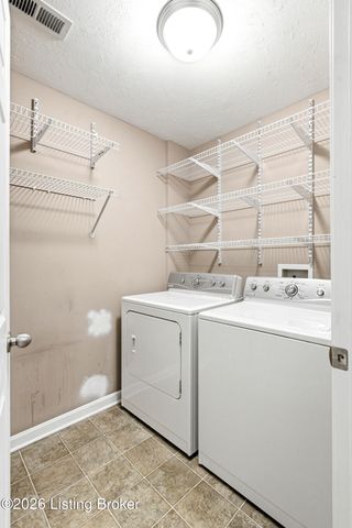 10200 Deer Vista Dr, Louisville, KY 40291