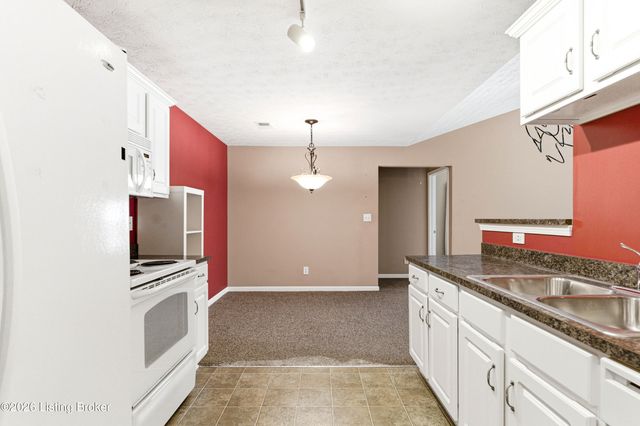 10200 Deer Vista Dr, Louisville, KY 40291