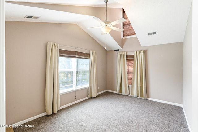 10200 Deer Vista Dr, Louisville, KY 40291